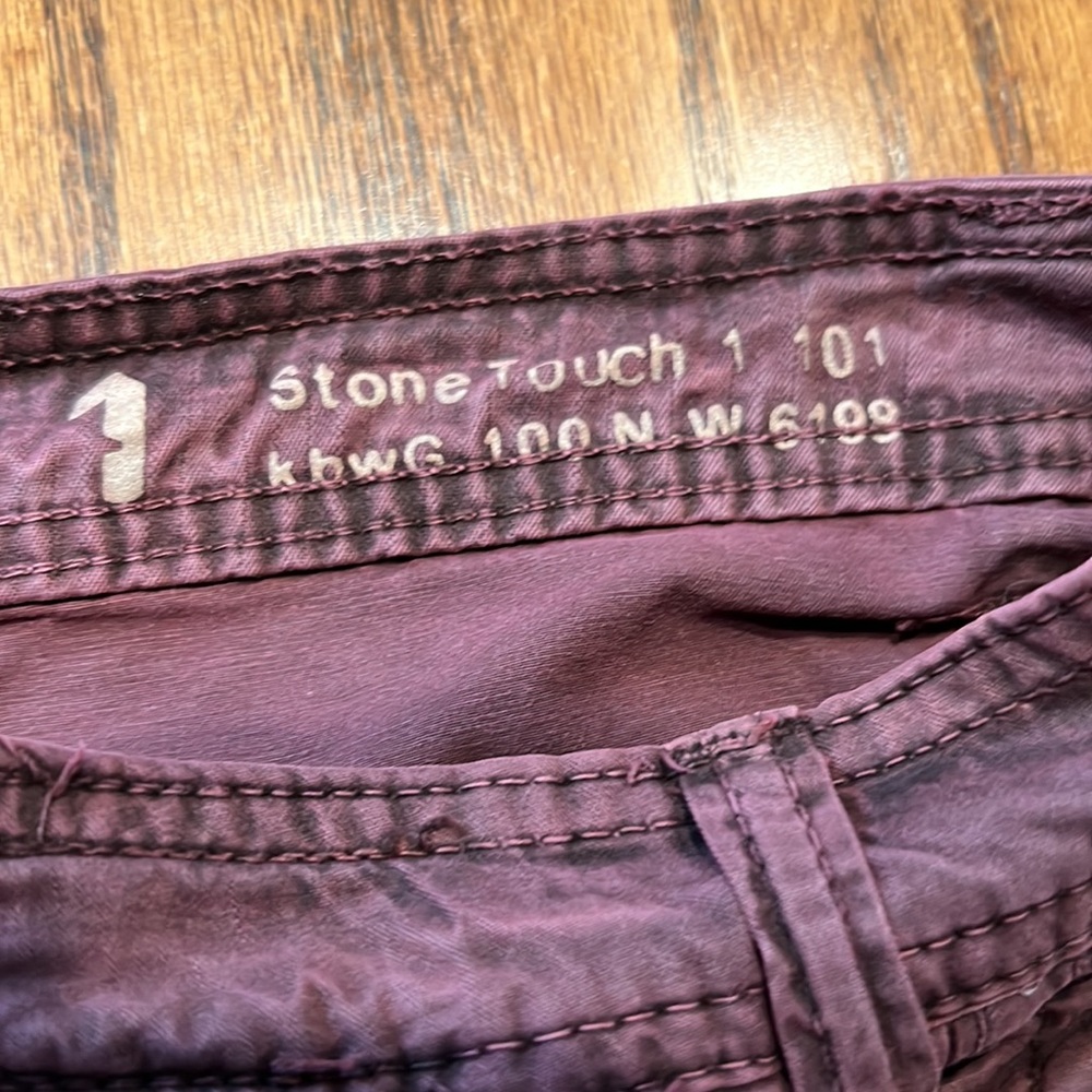 Stone Touch Burgundy Cargo Shorts Size 33 - Picture 9 of 9